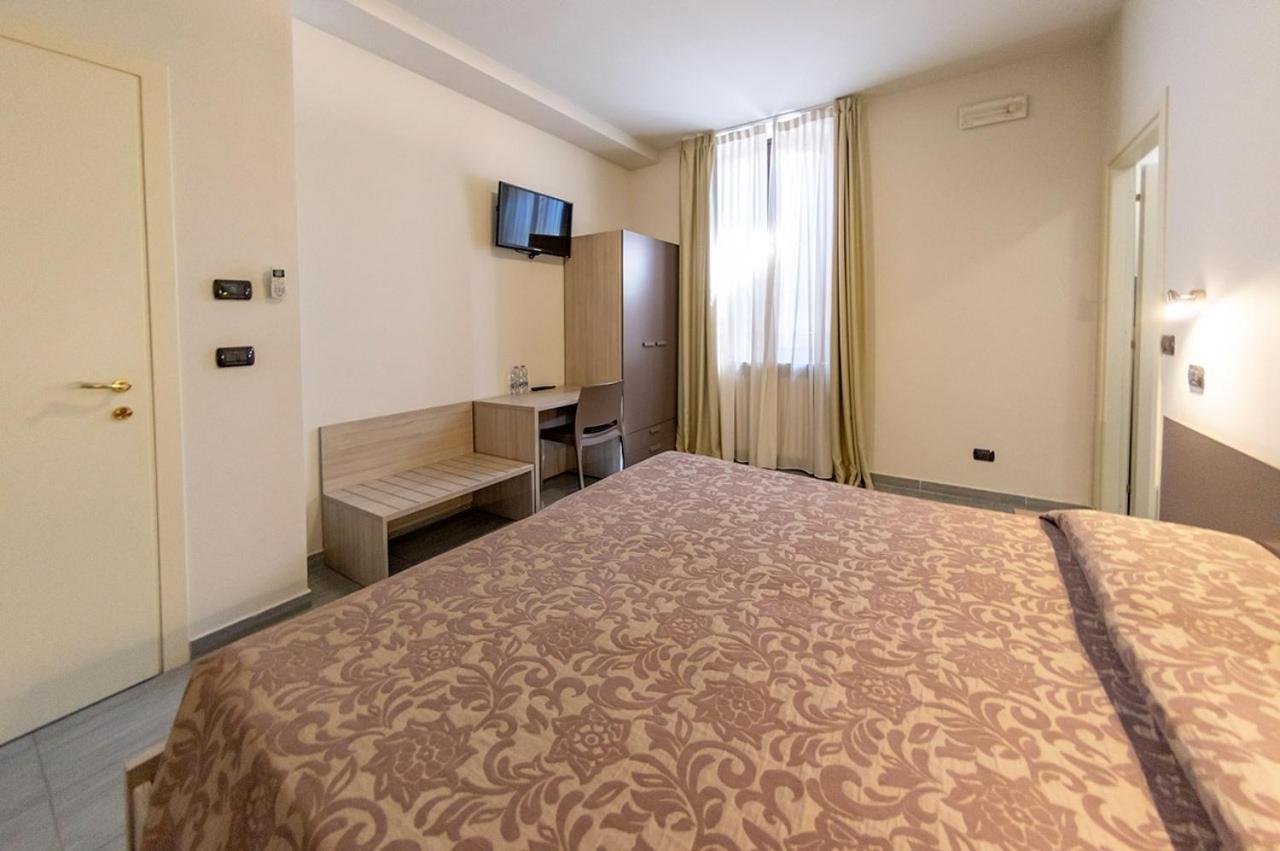 La Stazione Camere Caffe Кастильоне-делле-Стивьере Экстерьер фото